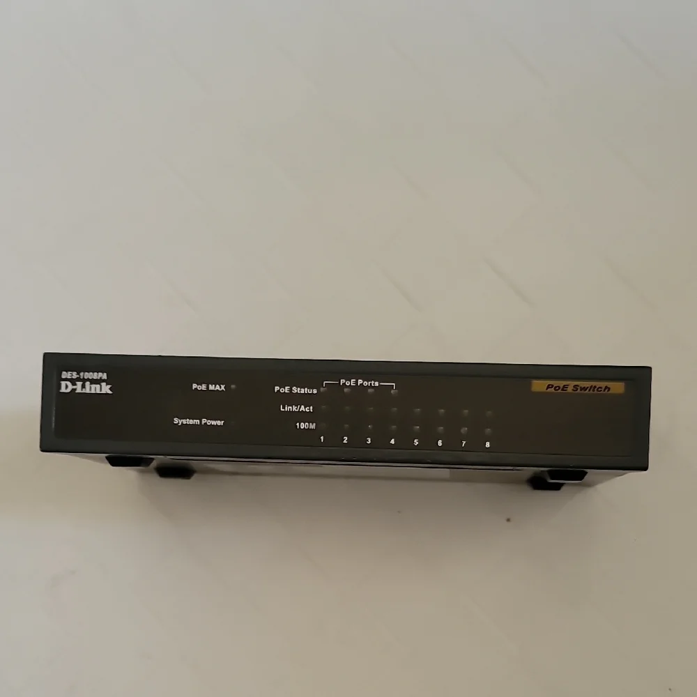 D-Link Black Rack-Mountable Network Switch with LED Indicators - Picture 1 of 4